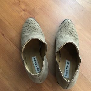 Steve Madden tan booties